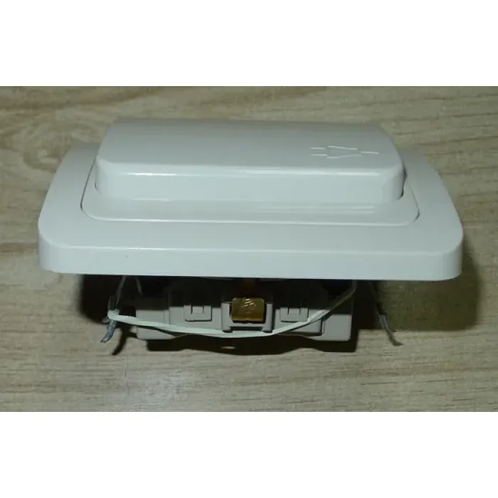 Водонепроницаемая настенная розетка Европы 10/16А с крышкой F2510