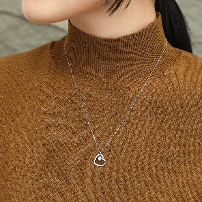 ラボ グロウン ダイヤモンドを使用したスタイリッシュなダブル ハート ネックレス