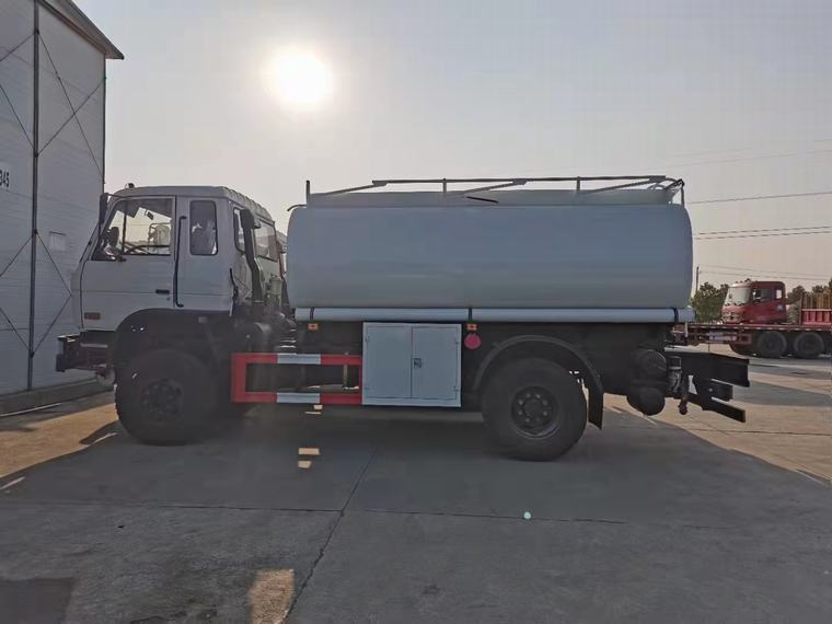 Dongfeng 4x * 4 خزان خزان الوقود شاحنة صهريج