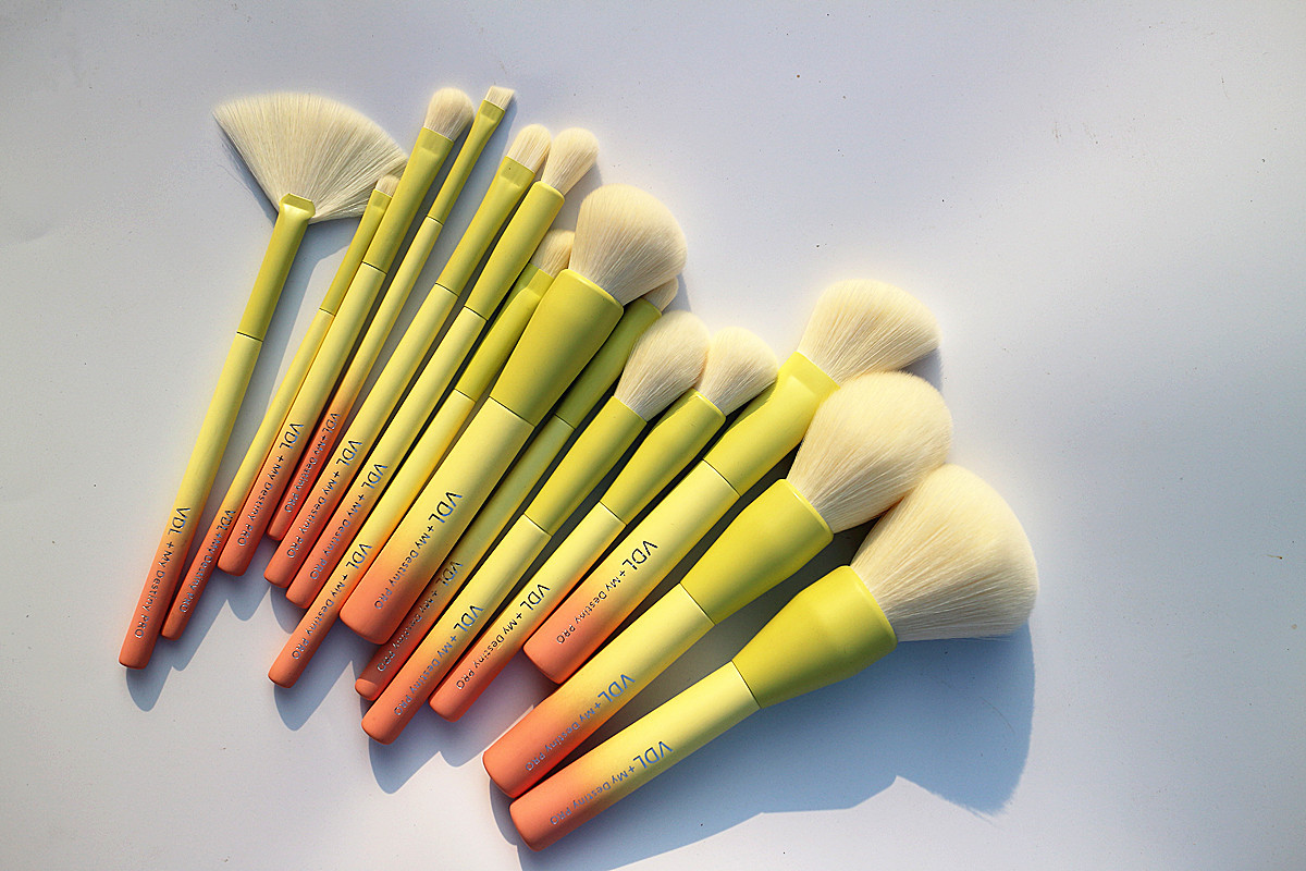 gradient makeup brush