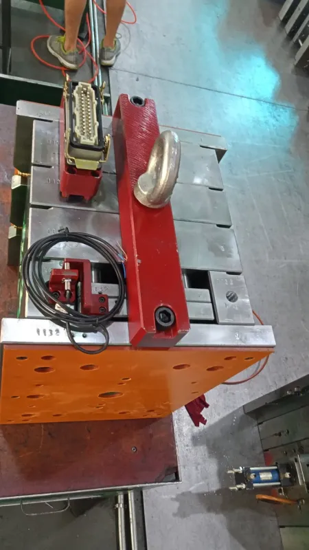 Hot Runner System Injection Mold for Plastic Automotive Components