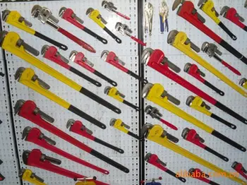 Superior quality heavy duty pipe wrench with dipped handle