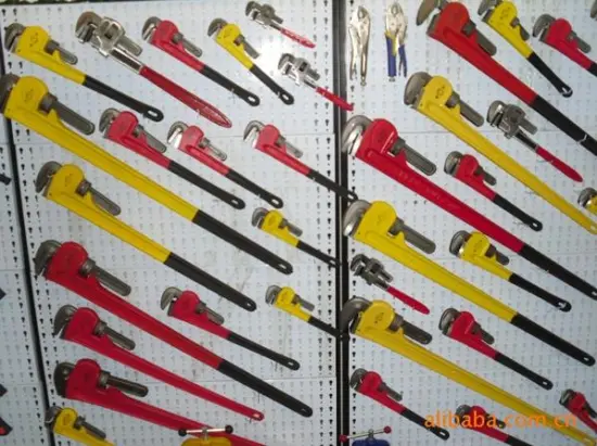 Superior quality heavy duty pipe wrench with dipped handle