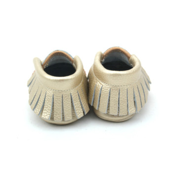 Sapatos recém-nascidos de couro com lantejoulas para bebês