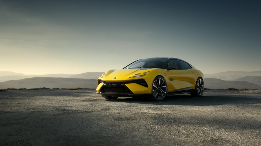 Nouveau coupé électrique de taille moyenne Lotus Emeya jaune