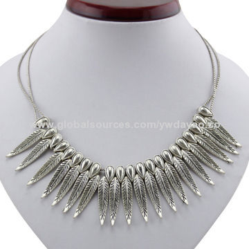 Chunky multi feather-shaped silver alloy necklaceNew