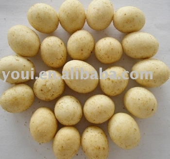 Black pepper flavor peanut crackers