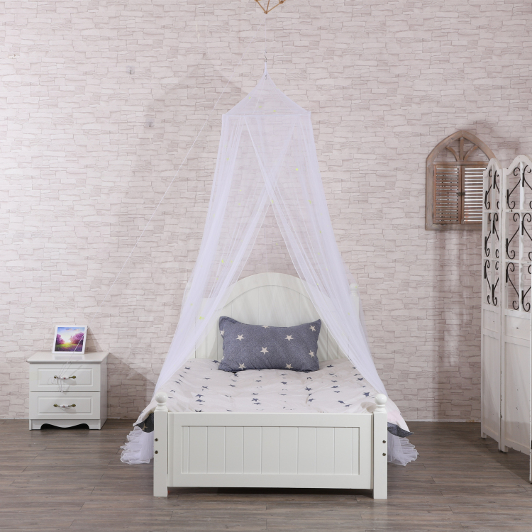 White suspended ceiling mosquito net bedspread