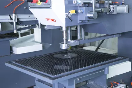 Horizontal direction glass drilling machine