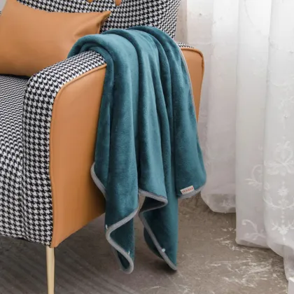Multifunctional shawl blanket nap blanket green