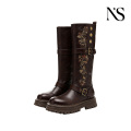 Botas de motociclista marrons com bordado floral vintage