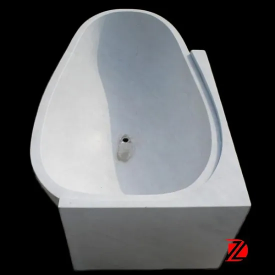 Free standing corner bathtub