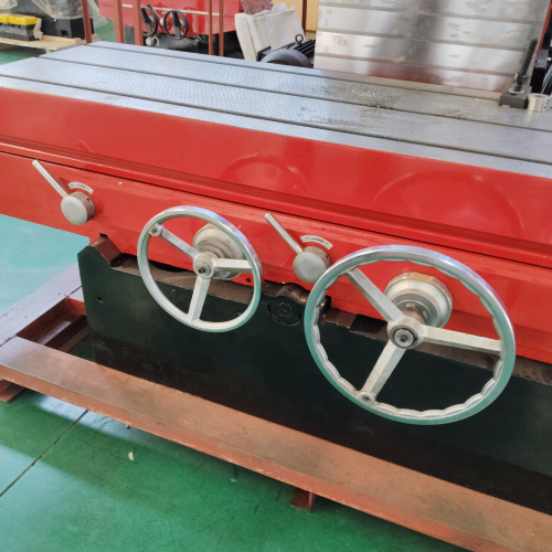 Alesatrice e fresatrice verticale T7220C