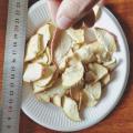 Chips de pomme séchés de qualité avec des peaux