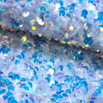 Tessuto per indumenti ricamato con paillettes iridescenti in velluto fantasia