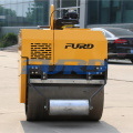 Kleiner Weg hinter Single Drum Road Roller