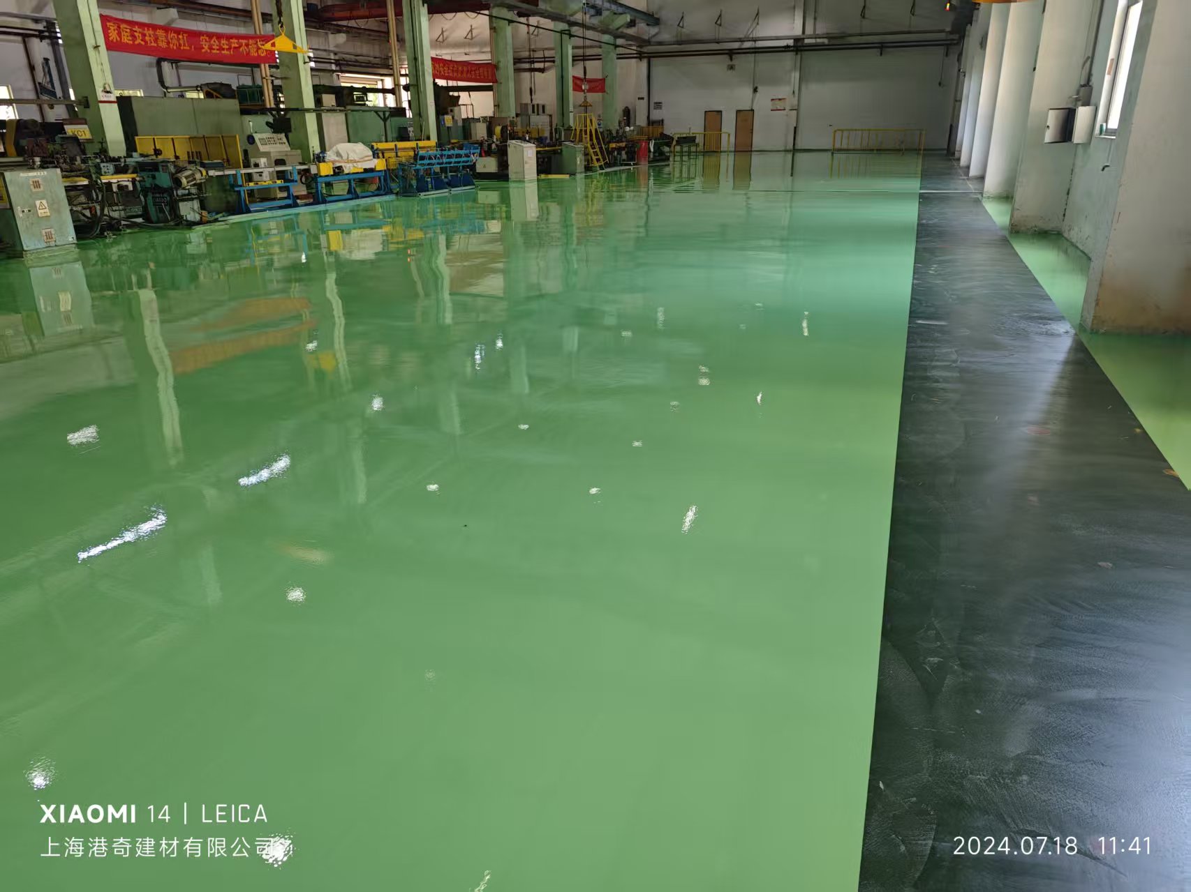 Recubrimiento plano epoxi duradero sin contenido de solvente