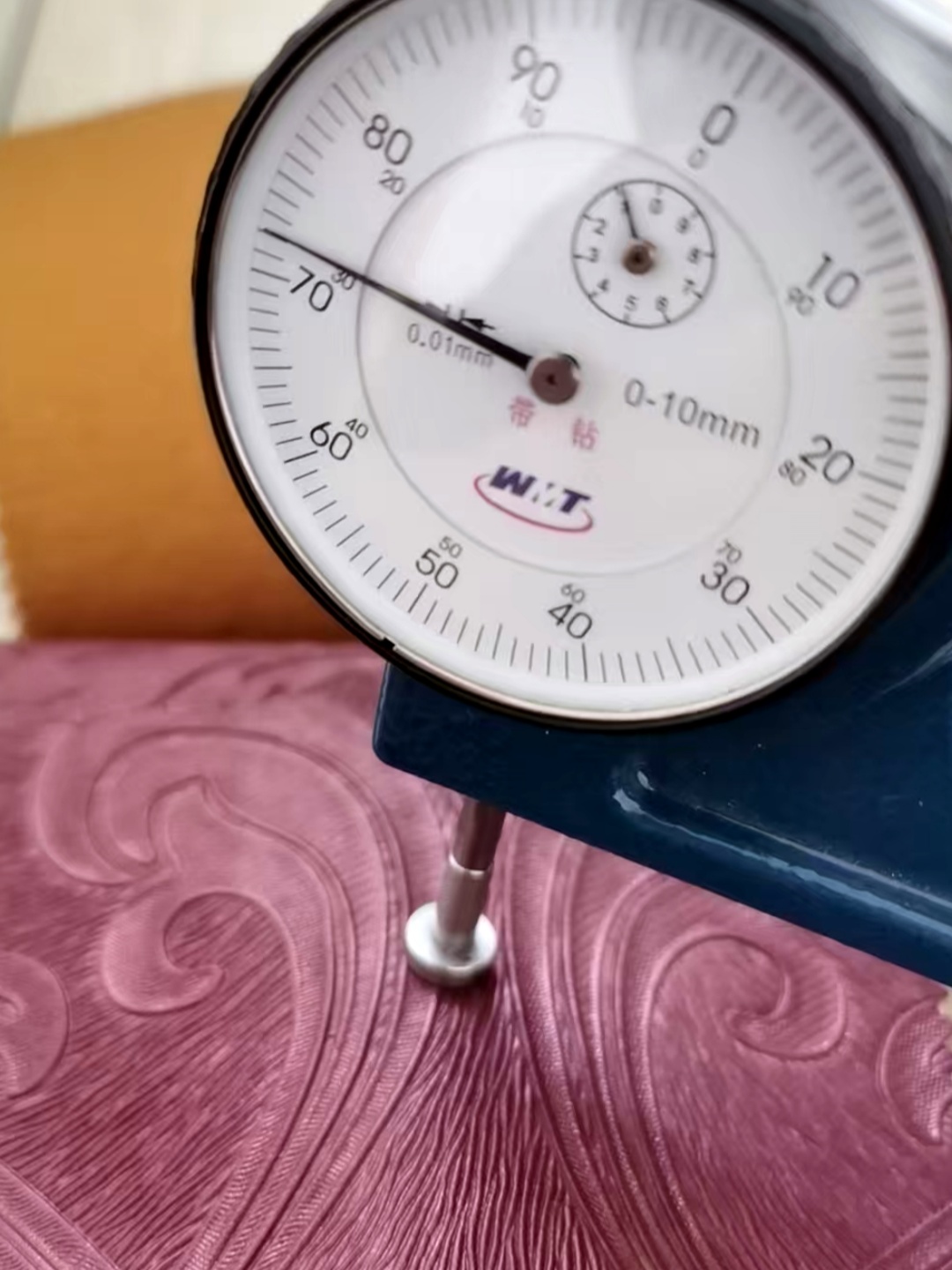 Rolo de couro em relevo de PVC ecológico, revestimento resistente a manchas com forro de tecido de malha impresso para móveis, carros e roupas de cama