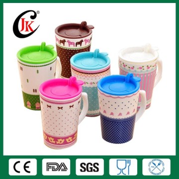 Bán buôn cốc cà phê gốm giá rẻ với nắp silicon