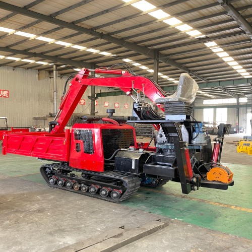 Pequeno rastreador escavando e transportando veículo integrado