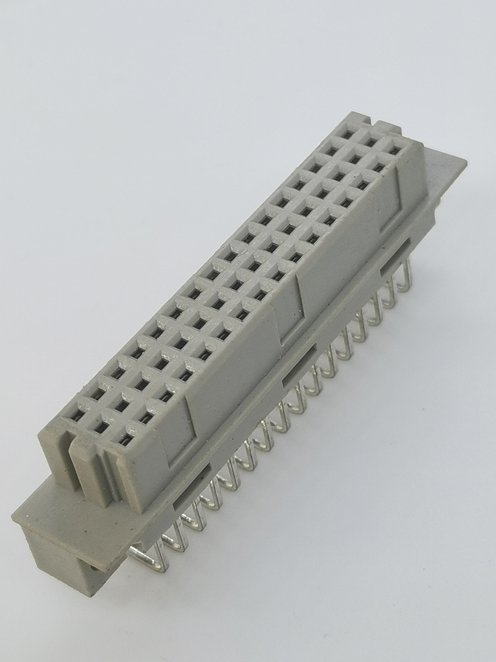 32 positions Type R / 3 Sockets IEC60603-2 Connecteurs