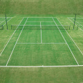 Campo de tênis comunitário e campus