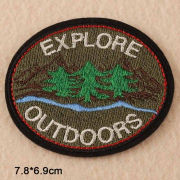 Patches de bordado costurados em tecido