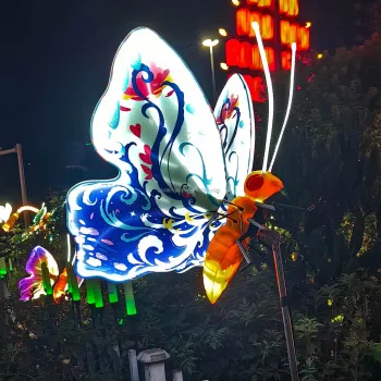 Waterproof LED Insect Model Lights: Dragonfly and Butterfly Motifs with Movement for Park and Garden Decoration