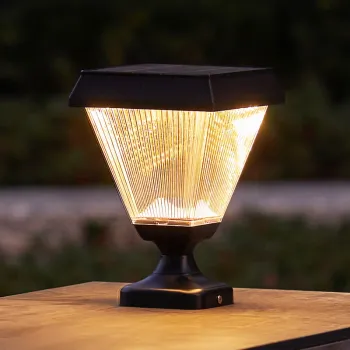 High-Quality Solar Column Lights for Outdoor Gate Illumination