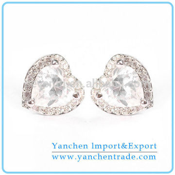 Classical Style Simple Design Heart Shaped Diamond Earring Studs For Ladies