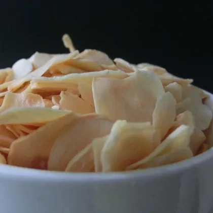 White dehydrated garlic flakes slices