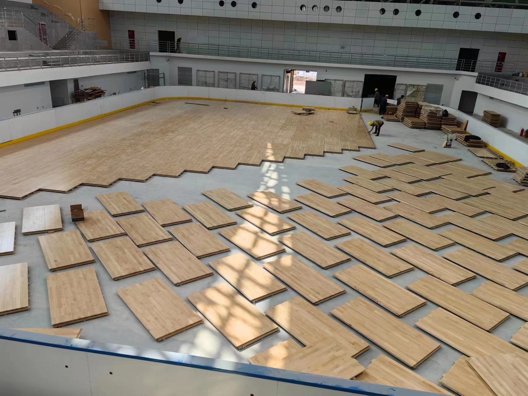 Portable wooden floor for indoor sports