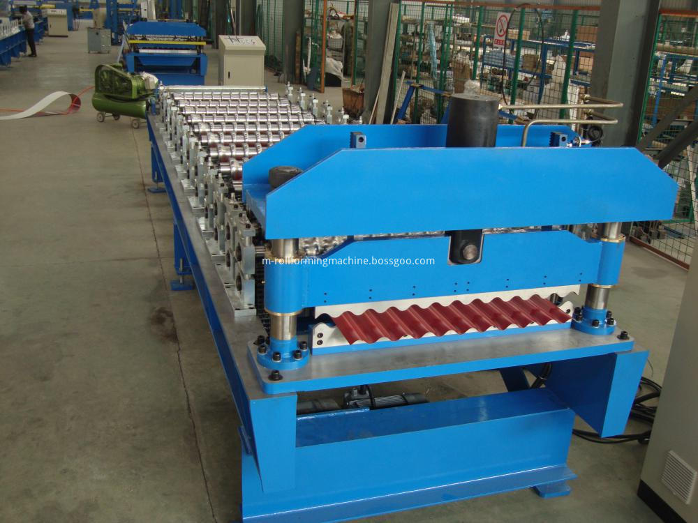 Corrugated sheet rolling forming machine