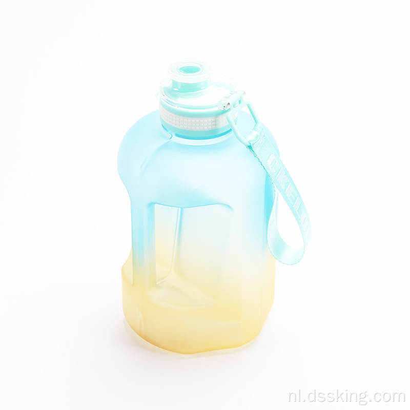 2022 Nieuw ontwerp BPA gratis sport plastic drinken 2 liter waterfles 2L met tijdmaker