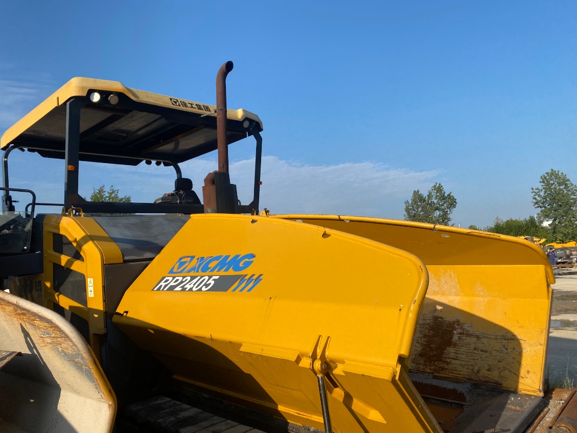 XCMG asphalt pavers RP2405 road paver