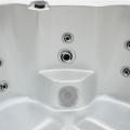 Jacuzzi de patio trasero compacto para 7 personas