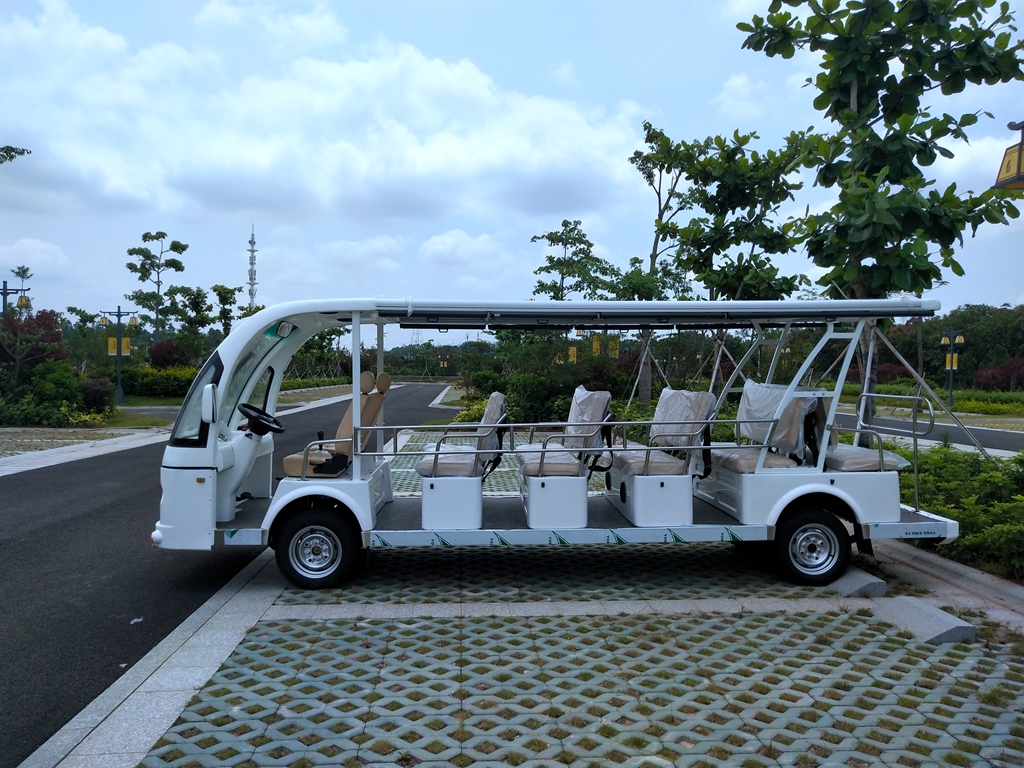 Coche de turismo eléctrico de 17 plazas