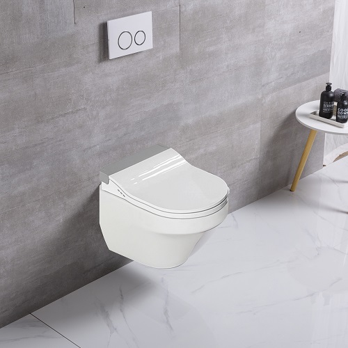 WC e bidet in una parete d'oro appesa al bagno