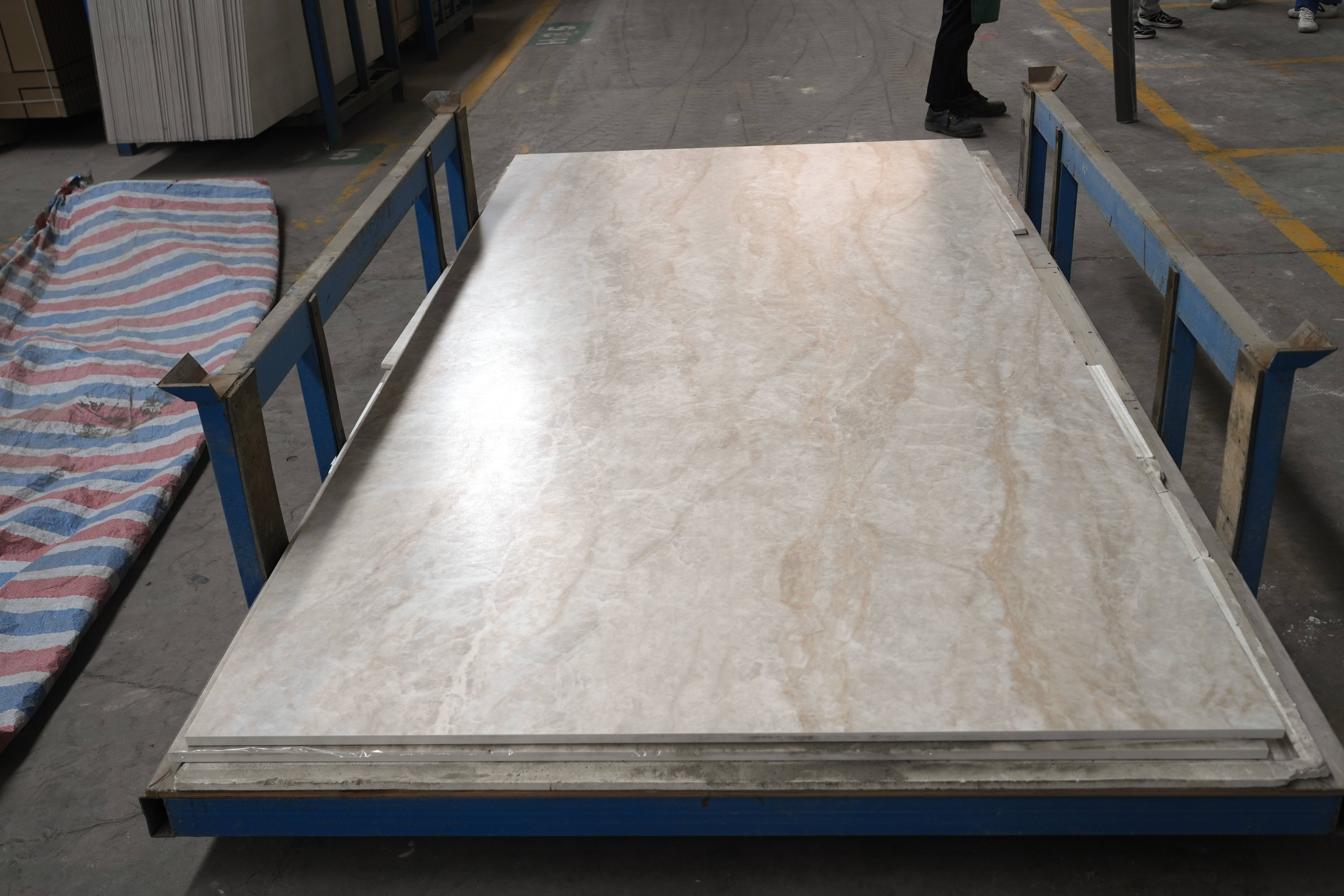 Piedra sinterizada FOSHAN Bazilianit