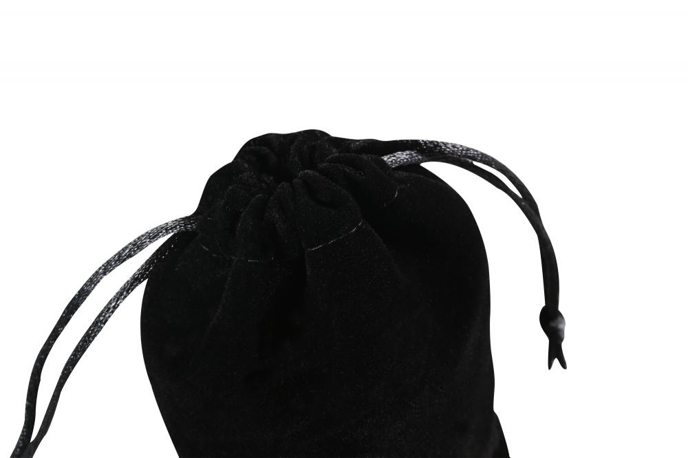 Pochette en velours personnalisée avec ficelle en soie noire