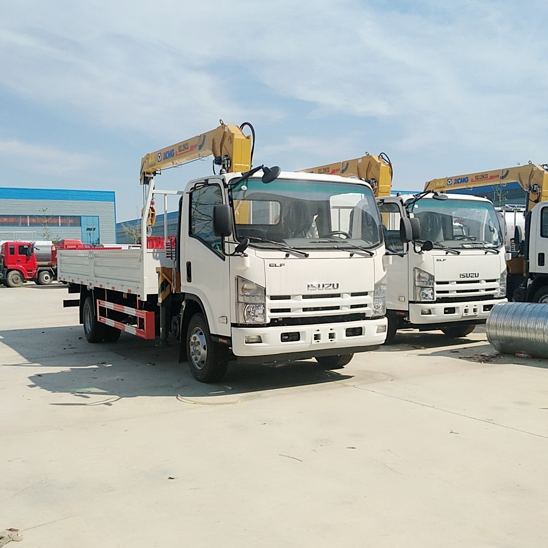 ISUZU euro 5 lifting truck mounted 8T crane