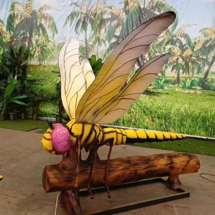 Realistic animatronic giant dragonfly