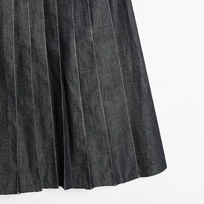 Women's retro denim minimalist commuting style box pleated denim skirt