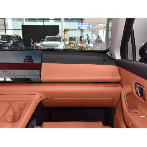 SUV electric Leapmotor C16 cu rază lungă de acțiune cu 6 locuri și opțiuni hibride