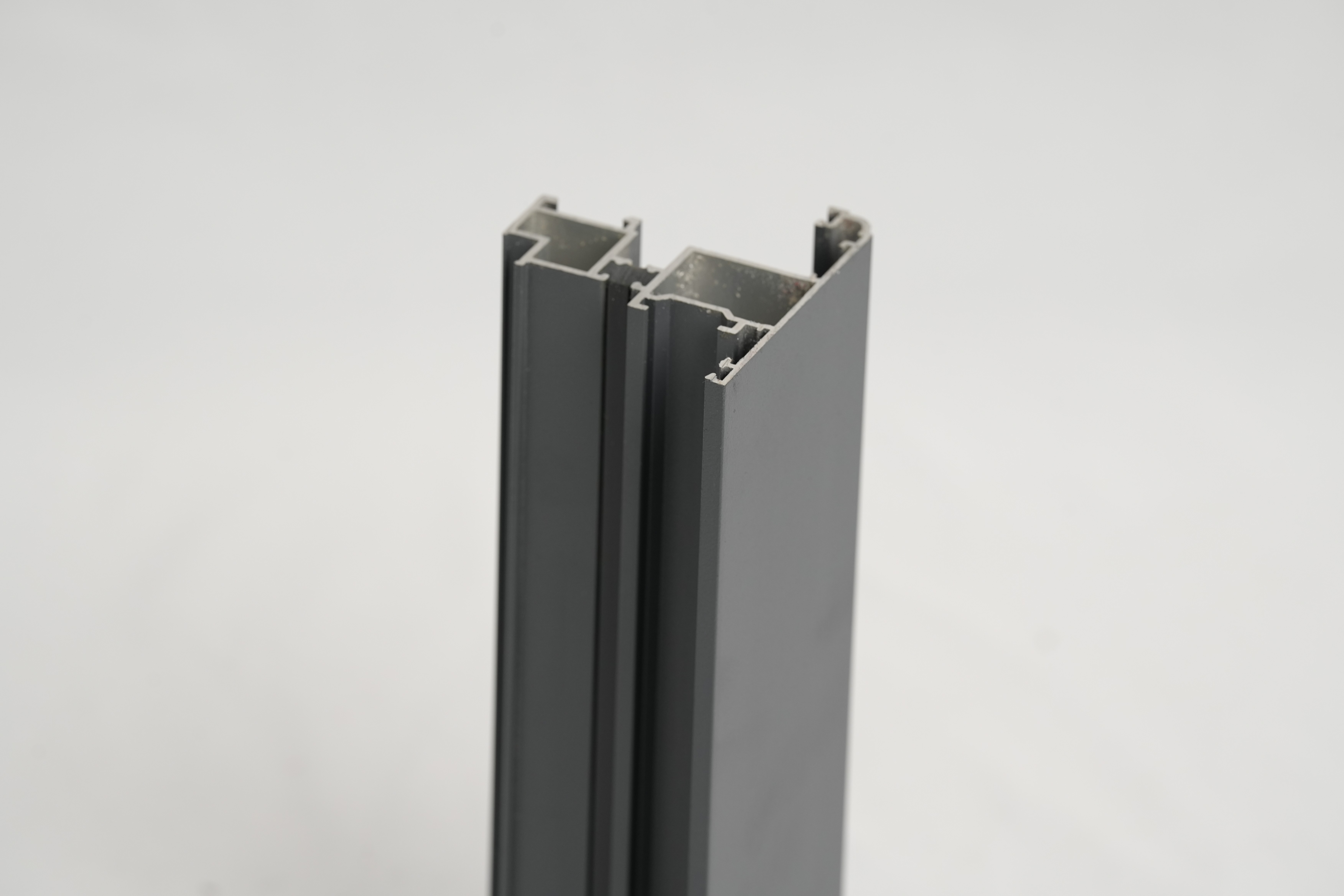 Thermal insulation profiles