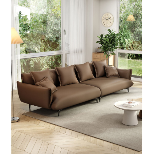 Стильный диван для отдыха с ногами