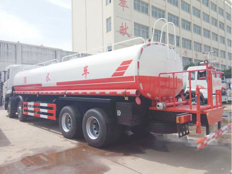 Dongfeng 8x4 25000liters water sprinkling tank truck