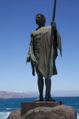 large decoration memorial bronze life size warrior statues for guanche warrior