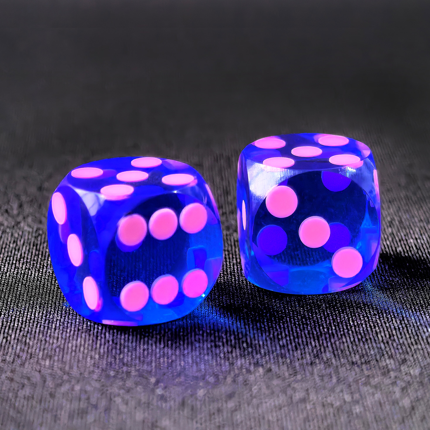 BCD P04103D12: Gem Blue Dice with pink dots