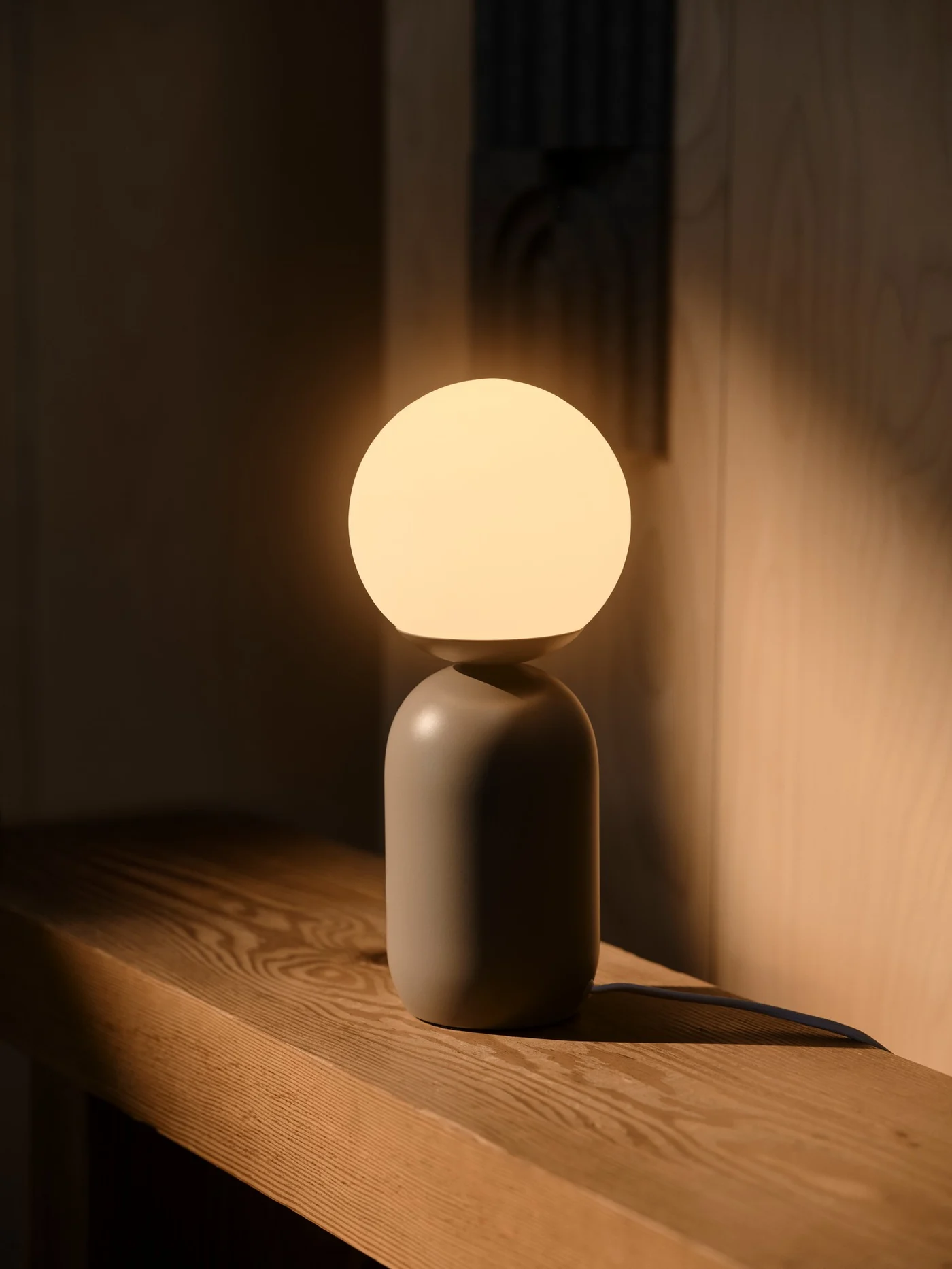 Vivid Mouth-Blown Opal Glass Table Lamp (6)